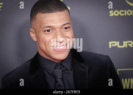 ©PHOTOPQR/LE PARISIEN/Fred Dugit ; Paris ; 29/11/2021 ; Sport Théâtre du Chatelet (Paris 1er), le 29 novembre 2021 Cérémonie du Ballon d'Or Kylian Mbappé Photo LP / Fred Dugit Stockfoto