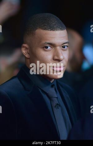 ©FRANCK CASTEL/MAXPPP - Ballon D oder Photocall im Theater Du Chatelet in Paris PARIS, FRANKREICH NOVEMBER 29 Kylian Mbappe nimmt am 29. November 2021 am Ballon D oder Photocall im Theater du Chatelet in Paris, Frankreich, Teil. Stockfoto