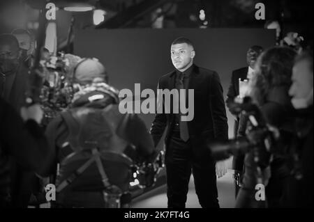 ©FRANCK CASTEL/MAXPPP - Ballon D oder Photocall im Theater Du Chatelet in Paris PARIS, FRANKREICH NOVEMBER 29 Kylian Mbappe nimmt am 29. November 2021 am Ballon D oder Photocall im Theater du Chatelet in Paris, Frankreich, Teil. Stockfoto