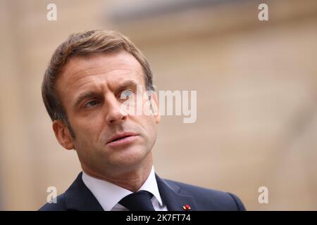 ©PHOTOPQR/LE PARISIEN/Arnaud Journois ; PARIS ; 30/11/2021 ; Le Président de la République Emmanuel MACRON reçoit le mardi 30 novembre 2021 au Palais de l’Elysée, le Président de la République de Lituanie , M. gitanas NAUSEDA , pour un déjeuner de travail . Präsident Emmanuel Macron und der litauische Amtskollege gitanas Nauseda geben am 30. November 2021 im Pariser Elysee-Palast eine Erklärung ab. Stockfoto