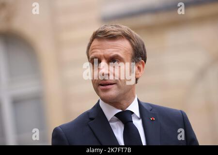 ©PHOTOPQR/LE PARISIEN/Arnaud Journois ; PARIS ; 30/11/2021 ; Le Président de la République Emmanuel MACRON reçoit le mardi 30 novembre 2021 au Palais de l’Elysée, le Président de la République de Lituanie , M. gitanas NAUSEDA , pour un déjeuner de travail . Präsident Emmanuel Macron und der litauische Amtskollege gitanas Nauseda geben am 30. November 2021 im Pariser Elysee-Palast eine Erklärung ab. Stockfoto