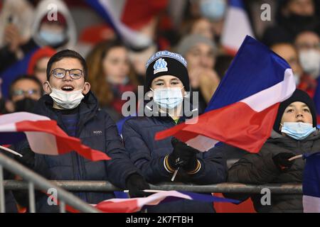 ©PHOTOPQR/OUEST FRANKREICH/Vincent Michel / Ouest-France ; Guingamp ; 30/11/2021 ; Fußball Féminin - FRANKREICH / PAYS de GALLES - Qualifications pour le Mondial 2023 - 30.11.2021 - Guingamp Supporters Foto Vincent Michel / Ouest-France Stockfoto