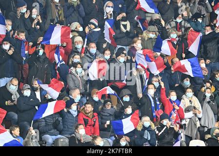 ©PHOTOPQR/OUEST FRANKREICH/Vincent Michel / Ouest-France ; Guingamp ; 30/11/2021 ; Fußball Féminin - FRANKREICH / PAYS de GALLES - Qualifications pour le Mondial 2023 - 30.11.2021 - Guingamp Supporters Foto Vincent Michel / Ouest-France Stockfoto