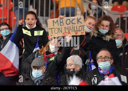 ©PHOTOPQR/OUEST FRANKREICH/Vincent Michel / Ouest-France ; Guingamp ; 01/12/2021 ; Fußball Féminin - FRANKREICH / PAYS de GALLES - Qualifications pour le Mondial 2023 - 30.11.2021 - Guingamp Supporters Foto Vincent Michel / Ouest-France Stockfoto