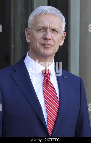 ©Sebastien Muylaert/MAXPPP – der lettische Premierminister Krisjanis Karins vor ihrem Arbeitsessen im Präsidentenpalast Elysee in Paris, Frankreich. 01.12.2021 Stockfoto