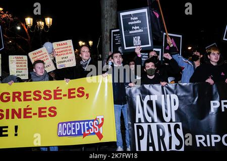 ©Olivier Donnars / Le Pictorium/MAXPPP - Olivier Donnars / Le Pictorium - 01/12/2021 - Frankreich / Paris - 1er decembre 2021, marche de militants d'Act-up Paris et d'Associations de lutte contre le VIH/sida lors de la journee mondiale de lutte contre le VIH, 40 ans apres la decouverte du Virus. / 01/12/2021 - Frankreich / Paris - 1. Dezember 2021, marsch der Aktivisten und Verbände von Act-up Paris, die während des Welttages gegen HIV/AIDS kämpfen, 40 Jahre nach der Entdeckung des Virus. Stockfoto