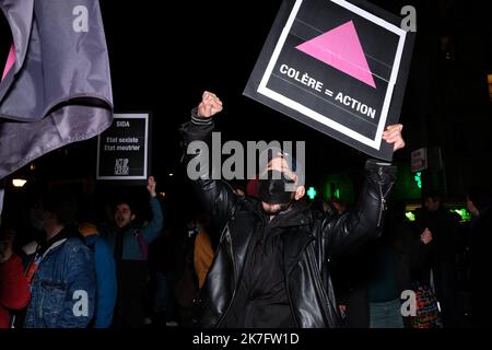 ©Olivier Donnars / Le Pictorium/MAXPPP - Olivier Donnars / Le Pictorium - 01/12/2021 - Frankreich / Paris - 1er decembre 2021, marche de militants d'Act-up Paris et d'Associations de lutte contre le VIH/sida lors de la journee mondiale de lutte contre le VIH, 40 ans apres la decouverte du Virus. / 01/12/2021 - Frankreich / Paris - 1. Dezember 2021, marsch der Aktivisten und Verbände von Act-up Paris, die während des Welttages gegen HIV/AIDS kämpfen, 40 Jahre nach der Entdeckung des Virus. Stockfoto