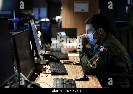 ©PHOTOPQR/LE PROGRES/Joël PHILIPPON - Poleymieux-au-Mont-d'Or 03/12/2021 - CAPCO. Base Aérienne Mt Verdun. Lyon 3. Dezember 2021 - war Room du CAPCO. Centre air de planification et de conduite des opérations, NRF Force de réaction rapide de l'OTAN. Exerceice d'évaluation standhaft Jackal de la capacité de conduite des opérations aériennes du FRA JFAC au sein d'une opération interarmées de l'OTAN. Basis Aérienne 942 Lyon Mont-Verdun. - Luftwaffenstützpunkt Mt Verdun. Lyon 3. Dezember 2021 -CAPCO war Room. Air Planning and Operations Center, NRF NATO Rapid Reaction Force Stockfoto