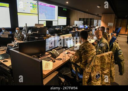 ©PHOTOPQR/LE PROGRES/Joël PHILIPPON - Poleymieux-au-Mont-d'Or 03/12/2021 - CAPCO. Base Aérienne Mt Verdun. Lyon 3. Dezember 2021 - war Room du CAPCO. Centre air de planification et de conduite des opérations, NRF Force de réaction rapide de l'OTAN. Exerceice d'évaluation standhaft Jackal de la capacité de conduite des opérations aériennes du FRA JFAC au sein d'une opération interarmées de l'OTAN. Basis Aérienne 942 Lyon Mont-Verdun. - Luftwaffenstützpunkt Mt Verdun. Lyon 3. Dezember 2021 -CAPCO war Room. Air Planning and Operations Center, NRF NATO Rapid Reaction Force Stockfoto