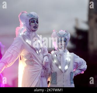 ©PHOTOPQR/LE PROGRES/Catherine AULAZ - Bourg-en-Bresse 04/12/2021 - Fêtes des Lumières - 4 décembre 2021 -Le retour de la Fêtes des Lumières à Bourg-en-Bresse et Parade féérique. Lichterfest in Bourg-en-Bresse am 4. Dezember 2021 Stockfoto