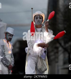 ©PHOTOPQR/LE PROGRES/Catherine AULAZ - Bourg-en-Bresse 04/12/2021 - Fêtes des Lumières - 4 décembre 2021 -Le retour de la Fêtes des Lumières à Bourg-en-Bresse et Parade féérique. Lichterfest in Bourg-en-Bresse am 4. Dezember 2021 Stockfoto