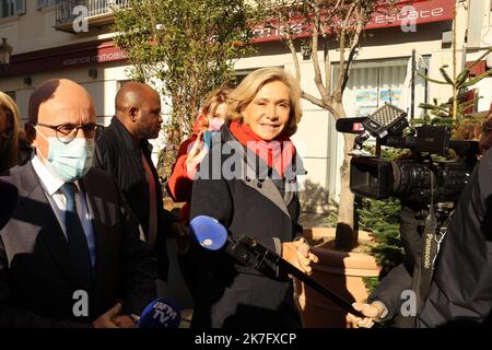 ©Francois Glories/MAXPPP - die Kandidatin von Les Républicains Valérie Pécresse beim Mittagessen in Nizza im Restaurant 'la petite Maison' mit Éric Ciotti (besiegte Kandidatin in der zweiten Runde der republikanischen Vorwahlen). Frankreich Nizza. Dezember 06 2021. Stockfoto