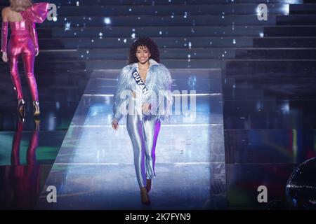 ©PHOTOPQR/LE PARISIEN/Fred Dugit ; Caen ; ; Kultur / Télévision Zénith de Caen (14), le 11 décembre 2021 Election de Miss France 2022 Photo LP / Frédéric Dugit Comédies musicales des années Disco. Miss Guyane, Melysa Stephenson Stockfoto