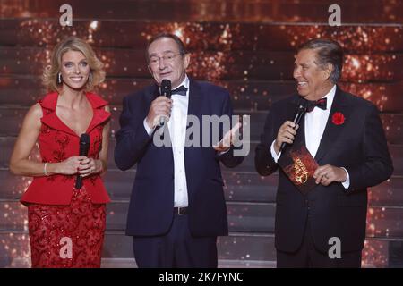 ©PHOTOPQR/LE PARISIEN/Fred Dugit ; Caen ; 11/12/2021 ; Kultur / Télévision Zénith de Caen (14), le 11 décembre 2021 Election de Miss France 2022 LP / Frédéric Dugit Ouverture avec Sylvie Tellier, Jean-Pierre Pernaut, Jean-Pierre Foucault Stockfoto