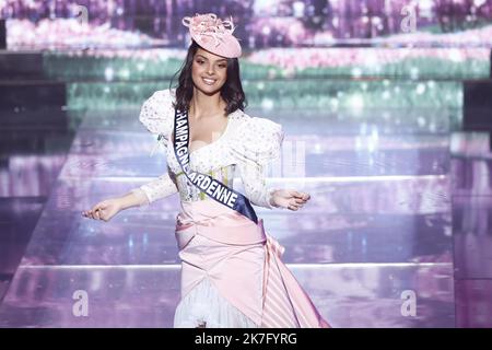 ©PHOTOPQR/LE PARISIEN/Fred Dugit ; Caen ; 11/12/2021 ; Kultur / Télévision Zénith de Caen (14), le 11 décembre 2021 Election de Miss France 2022 Foto LP / Frédéric Dugit Comédie musicale Mary Poppins Miss Champagne-Ardenne, Lena Massinger Stockfoto