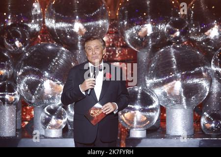 ©PHOTOPQR/LE PARISIEN/Fred Dugit ; Caen ; ; Kultur / Télévision Zénith de Caen (14), le 11 décembre 2021 Election de Miss France 2022 Photo LP / Frédéric Dugit Ouverture - Jean-Pierre Foucault Stockfoto