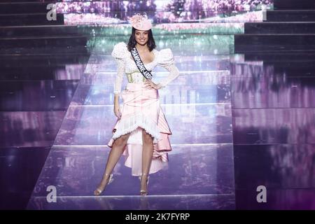 ©PHOTOPQR/LE PARISIEN/Fred Dugit ; Caen ; 11/12/2021 ; Kultur / Télévision Zénith de Caen (14), le 11 décembre 2021 Election de Miss France 2022 Foto LP / Frédéric Dugit Comédie musicale Mary Poppins Miss Champagne-Ardenne, Lena Massinger Stockfoto