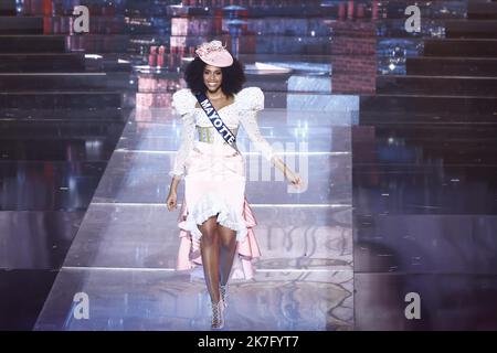 ©PHOTOPQR/LE PARISIEN/Fred Dugit ; Caen ; 11/12/2021 ; Kultur / Télévision Zénith de Caen (14), le 11 décembre 2021 Election de Miss France 2022 Photo LP / Frédéric Dugit Comédie musicale Mary Poppins Miss Mayotte, Anna Ousseni Stockfoto