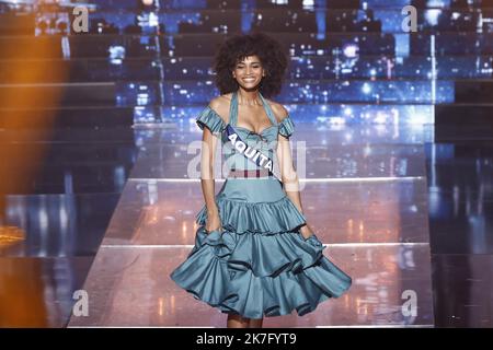 ©PHOTOPQR/LE PARISIEN/Fred Dugit ; Caen ; 11/12/2021 ; Kultur / Télévision Zénith de Caen (14), le 11 décembre 2021 Election de Miss France 2022 Foto LP / Frédéric Dugit Comédies musicales -West Side Story Miss Aquitaine , Ambre Andrieu Stockfoto