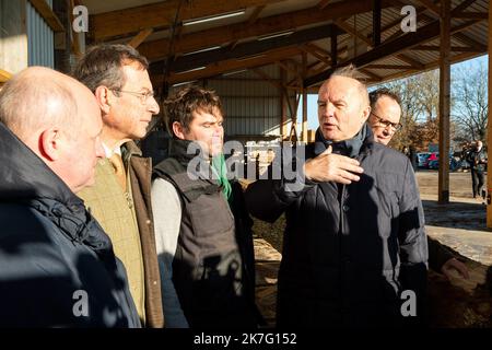 Rennes; 12/16/2021; an diesem Donnerstagmorgen begann an der "Mühle der Riesen" in Craon in Mayenne die Arbeit, Teile der Eichenstämme zu schneiden, die für die Renovierung der Kathedrale Notre Dame de Paris verwendet werden. Stockfoto