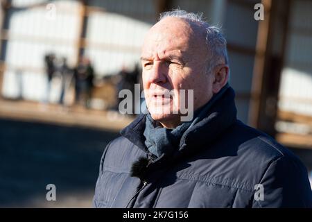 Rennes; 12/16/2021; an diesem Donnerstagmorgen begann an der "Mühle der Riesen" in Craon in Mayenne die Arbeit, Teile der Eichenstämme zu schneiden, die für die Renovierung der Kathedrale Notre Dame de Paris verwendet werden. Stockfoto