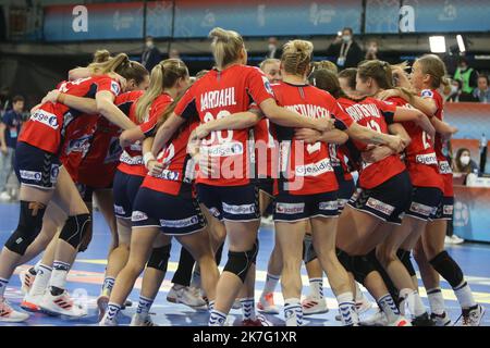 ©Laurent Layris/MAXPPP - Team Norwegen während der IHF-Frauen-Weltmeisterschaft 2021, letztes Handballspiel zwischen Frankreich und Norwegen am 19. Dezember 2021 im Palau d'Esports de Granollers in Granollers, Barcelona, Spanien - Foto Laurent Layris / MAXPPP Stockfoto