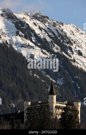 ©francois Glories/MAXPPP - 5* Gstaad Palace Hotel mit malerischem Blick auf die Schweizer Alpen und einem Traum-Spa aus dem Jahr 1913 befindet sich dieses saisonale Luxushotel in einem Türmchen-Gebäude mit Bergblick. Der internationale Jetset besucht regelmäßig Es liegt hoch über dem berühmten Skigebiet Gstaad Schweiz. Januar 01 2022. Stockfoto