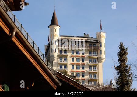 ©francois Glories/MAXPPP - 5* Gstaad Palace Hotel mit malerischem Blick auf die Schweizer Alpen und einem Traum-Spa aus dem Jahr 1913 befindet sich dieses saisonale Luxushotel in einem Türmchen-Gebäude mit Bergblick. Der internationale Jetset besucht regelmäßig Es liegt hoch über dem berühmten Skigebiet Gstaad Schweiz. Januar 01 2022. Stockfoto