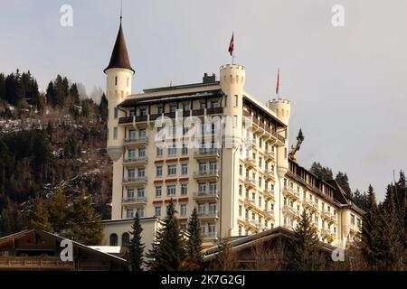 ©francois Glories/MAXPPP - 5* Gstaad Palace Hotel mit malerischem Blick auf die Schweizer Alpen und einem Traum-Spa aus dem Jahr 1913 befindet sich dieses saisonale Luxushotel in einem Türmchen-Gebäude mit Bergblick. Der internationale Jetset besucht regelmäßig Es liegt hoch über dem berühmten Skigebiet Gstaad Schweiz. Januar 01 2022. Stockfoto