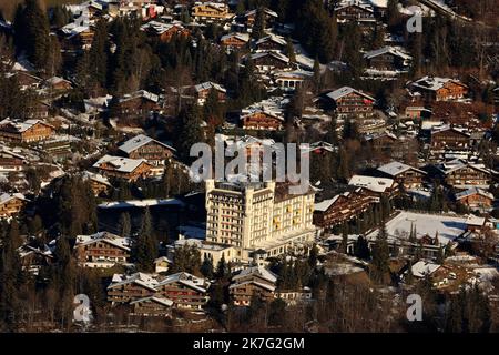 ©francois Glories/MAXPPP - 5* Gstaad Palace Hotel mit malerischem Blick auf die Schweizer Alpen und einem Traum-Spa aus dem Jahr 1913 befindet sich dieses saisonale Luxushotel in einem Türmchen-Gebäude mit Bergblick. Der internationale Jetset besucht regelmäßig Es liegt hoch über dem berühmten Skigebiet Gstaad Schweiz. Januar 01 2022. Stockfoto