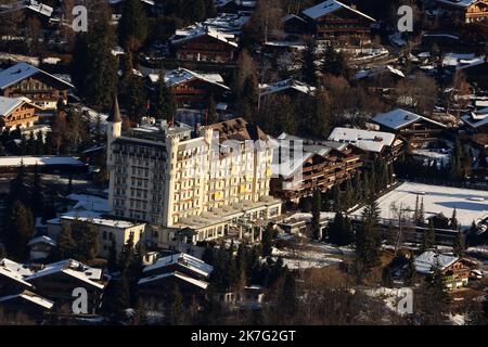 ©francois Glories/MAXPPP - 5* Gstaad Palace Hotel mit malerischem Blick auf die Schweizer Alpen und einem Traum-Spa aus dem Jahr 1913 befindet sich dieses saisonale Luxushotel in einem Türmchen-Gebäude mit Bergblick. Der internationale Jetset besucht regelmäßig Es liegt hoch über dem berühmten Skigebiet Gstaad Schweiz. Januar 01 2022. Stockfoto