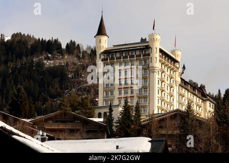 ©francois Glories/MAXPPP - 5* Gstaad Palace Hotel mit malerischem Blick auf die Schweizer Alpen und einem Traum-Spa aus dem Jahr 1913 befindet sich dieses saisonale Luxushotel in einem Türmchen-Gebäude mit Bergblick. Der internationale Jetset besucht regelmäßig Es liegt hoch über dem berühmten Skigebiet Gstaad Schweiz. Januar 01 2022. Stockfoto