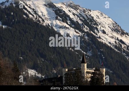 ©francois Glories/MAXPPP - 5* Gstaad Palace Hotel mit malerischem Blick auf die Schweizer Alpen und einem Traum-Spa aus dem Jahr 1913 befindet sich dieses saisonale Luxushotel in einem Türmchen-Gebäude mit Bergblick. Der internationale Jetset besucht regelmäßig Es liegt hoch über dem berühmten Skigebiet Gstaad Schweiz. Januar 01 2022. Stockfoto