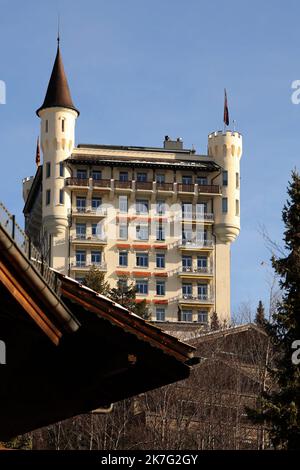 ©francois Glories/MAXPPP - 5* Gstaad Palace Hotel mit malerischem Blick auf die Schweizer Alpen und einem Traum-Spa aus dem Jahr 1913 befindet sich dieses saisonale Luxushotel in einem Türmchen-Gebäude mit Bergblick. Der internationale Jetset besucht regelmäßig Es liegt hoch über dem berühmten Skigebiet Gstaad Schweiz. Januar 01 2022. Stockfoto