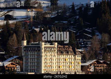 ©francois Glories/MAXPPP - 5* Gstaad Palace Hotel mit malerischem Blick auf die Schweizer Alpen und einem Traum-Spa aus dem Jahr 1913 befindet sich dieses saisonale Luxushotel in einem Türmchen-Gebäude mit Bergblick. Der internationale Jetset besucht regelmäßig Es liegt hoch über dem berühmten Skigebiet Gstaad Schweiz. Januar 01 2022. Stockfoto