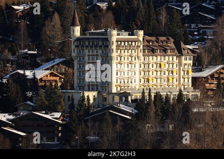 ©francois Glories/MAXPPP - 5* Gstaad Palace Hotel mit malerischem Blick auf die Schweizer Alpen und einem Traum-Spa aus dem Jahr 1913 befindet sich dieses saisonale Luxushotel in einem Türmchen-Gebäude mit Bergblick. Der internationale Jetset besucht regelmäßig Es liegt hoch über dem berühmten Skigebiet Gstaad Schweiz. Januar 01 2022. Stockfoto