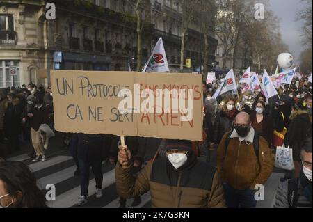 ©Julien Mattia / Le Pictorium/MAXPPP - Julien Mattia / Le Pictorium - 13/1/2022 - Frankreich / Ile-de-France / Paris - Les professeurs manifest dans Paris contre la gestion du Covid par le gouvernement et Jean-Michel Blanquer dans l'Education. / 13/1/2022 - Frankreich / Ile-de-France (Region) / Paris - Lehrer demonstrieren in Paris gegen das Management von Covid durch die Regierung und Jean-Michel Blanquer im Bildungswesen. Stockfoto