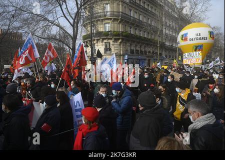 ©Julien Mattia / Le Pictorium/MAXPPP - Julien Mattia / Le Pictorium - 13/1/2022 - Frankreich / Ile-de-France / Paris - Les professeurs manifest dans Paris contre la gestion du Covid par le gouvernement et Jean-Michel Blanquer dans l'Education. / 13/1/2022 - Frankreich / Ile-de-France (Region) / Paris - Lehrer demonstrieren in Paris gegen das Management von Covid durch die Regierung und Jean-Michel Blanquer im Bildungswesen. Stockfoto