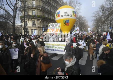 ©Julien Mattia / Le Pictorium/MAXPPP - Julien Mattia / Le Pictorium - 13/1/2022 - Frankreich / Ile-de-France / Paris - Les professeurs manifest dans Paris contre la gestion du Covid par le gouvernement et Jean-Michel Blanquer dans l'Education. / 13/1/2022 - Frankreich / Ile-de-France (Region) / Paris - Lehrer demonstrieren in Paris gegen das Management von Covid durch die Regierung und Jean-Michel Blanquer im Bildungswesen. Stockfoto