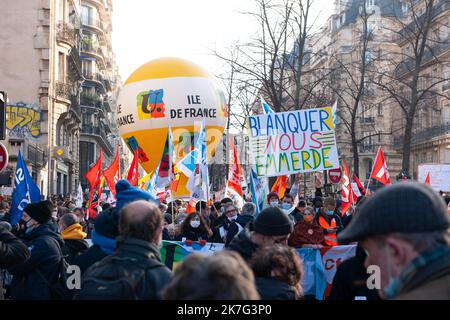 ©Laurent Paillier / Le Pictorium/MAXPPP - Laurent Paillier / Le Pictorium - 13/1/2022 - Frankreich / Paris - Les enseignants sont en colere et protestent en nombre jeudi 13 janvier contre la 'pagaille' provquee par la multiplication des protocoles sanitaires. Le Ministre Jean-Michel Blanquer cible principale des mecontentements des personals de l'Education. / 13/1/2022 - Frankreich / Paris - die Lehrer sind wütend und protestieren am Donnerstag, den 13. Januar, gegen die "Größe", die durch die Vervielfachung von Gesundheitsprotokollen verursacht wird. Minister Jean-Michel Blanquer ist das Hauptanliegen der Unzufriedenheit unter ed Stockfoto