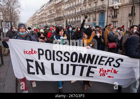 ©Laurent Paillier / Le Pictorium/MAXPPP - Laurent Paillier / Le Pictorium - 13/1/2022 - Frankreich / Paris - Les enseignants sont en colere et protestent en nombre jeudi 13 janvier contre la 'pagaille' provquee par la multiplication des protocoles sanitaires. Le Ministre Jean-Michel Blanquer cible principale des mecontentements des personals de l'Education. / 13/1/2022 - Frankreich / Paris - die Lehrer sind wütend und protestieren am Donnerstag, den 13. Januar, gegen die "Größe", die durch die Vervielfachung von Gesundheitsprotokollen verursacht wird. Minister Jean-Michel Blanquer ist das Hauptanliegen der Unzufriedenheit unter ed Stockfoto