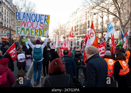 ©Laurent Paillier / Le Pictorium/MAXPPP - Laurent Paillier / Le Pictorium - 13/1/2022 - Frankreich / Paris - Unite des syndicats Les enseignants sont en colere et protestent en nombre jeudi 13 janvier contre la 'pagaille' provquee par la multiplication des protocoles sanitaires. Le Ministre Jean-Michel Blanquer cible principale des mecontentements des personals de l'Education. / 13/1/2022 - Frankreich / Paris - Union Unit die Lehrer sind wütend und protestieren am Donnerstag, den 13. Januar, gegen den "Mess", der durch die Vervielfachung von Gesundheitsprotokollen verursacht wurde. Minister Jean-Michel Blanquer ist die Hauptta Stockfoto