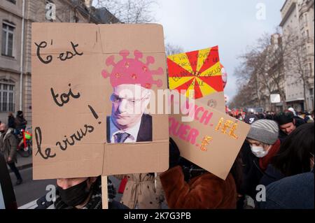 ©Laurent Paillier / Le Pictorium/MAXPPP - Laurent Paillier / Le Pictorium - 13/1/2022 - Frankreich / Paris - Les enseignants sont en colere et protestent en nombre jeudi 13 janvier contre la 'pagaille' provquee par la multiplication des protocoles sanitaires. Le Ministre Jean-Michel Blanquer cible principale des mecontentements des personals de l'Education. / 13/1/2022 - Frankreich / Paris - die Lehrer sind wütend und protestieren am Donnerstag, den 13. Januar, gegen die "Größe", die durch die Vervielfachung von Gesundheitsprotokollen verursacht wird. Minister Jean-Michel Blanquer ist das Hauptanliegen der Unzufriedenheit unter ed Stockfoto
