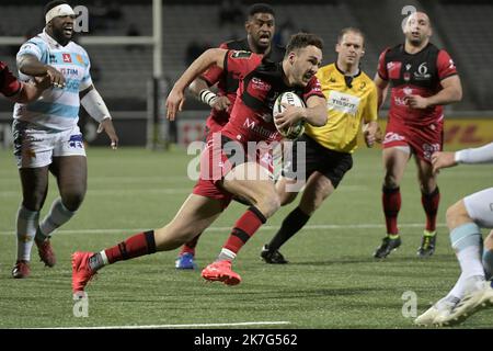 ©PHOTOPQR/LE PROGRES/Maxime JEGAT - Lyon 21/01/2022 - Rugby - Challenge Cup - Lou reçoit Trevise à Lyon le 21 janvier 2022 -Leo Berdeu (LOU) au cours du match entre le LOU Rugby (en noir et Rouge) et Trévise (Benetton Rugby Trevise / en Blanc et bleu) au Matmut Stadium de Gerland à Lyon et comptant pour la Phase de poule du Challenge Cup, la petite Coupe d'Europe de Rugby. Stockfoto