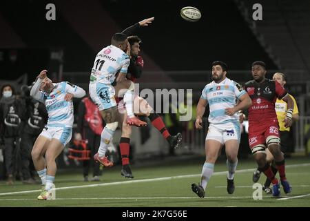 ©PHOTOPQR/LE PROGRES/Maxime JEGAT - Lyon 21/01/2022 - Rugby - Challenge Cup - Lou reçoit Trevise à Lyon le 21 janvier 2022 -Xavier Mignot (LOU) au cours du match entre le LOU Rugby (en noir et Rouge) et Trévise (Benetton Rugby Trevise / en Blanc et bleu) au Matmut Stadium de Gerland à Lyon et comptant pour la Phase de poule du Challenge Cup, la petite Coupe d'Europe de Rugby. Stockfoto