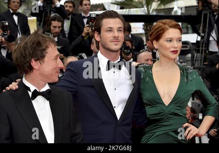 ©SERGE HAOUZI/MAXPPP - die französische Schauspielerin Lea Seydoux, der französische Regisseur Bertrand Bonello und der französische Schauspieler Gaspard Ulliel kommen zur Vorführung von „Saint Laurent“ während der jährlichen Filmfestspiele von Cannes 67. am 17. Mai 2014 in Cannes, Frankreich. Der Film wird im offiziellen Wettbewerb des Festivals präsentiert, der vom 14. Bis 25. Mai stattfindet. Stockfoto