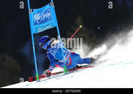 ©Pierre Teyssot/MAXPPP ; Audi FIS Ski World Cup Damen Riesenslalom am Kronplatz, Italien am 25. Januar 2022. Letzte Damen Alpine Ski Ladies Rennen vor den Olympischen Winterspielen in Peking 2022. Im Einsatz während des ersten Laufs, Tessa Worley (FRA). â© Pierre Teyssot/Maxppp Stockfoto