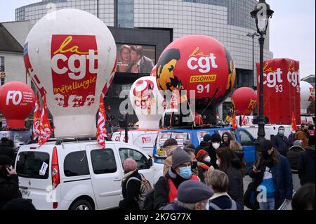 ©Julien Mattia / Le Pictorium/MAXPPP - Julien Mattia / Le Pictorium - 27/01/2022 - Frankreich / Ile-de-France / Paris - Manifestation Interprofessionelle des Syndicats pour l'Augmentation du pouvoir d'achat, a Paris le 27 janvier 2022. / 27/01/2022 - Frankreich / Ile-de-France (Region) / Paris - Interprofessionelle Demonstration der Gewerkschaften zur Steigerung der Kaufkraft am 27. Januar 2022 in Paris. Stockfoto