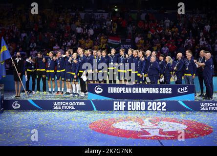 ©Laurent Lairys/MAXPPP - Cérémonie Podium Team Schweden während der EHF Men's Euro 2022, Finales Handballspiel zwischen Schweden und Spanien am 30. Januar 2022 in der Budapest Multifunctional Arena in Budapest, Ungarn - Foto Laurent Lairys / MAXPPP Stockfoto