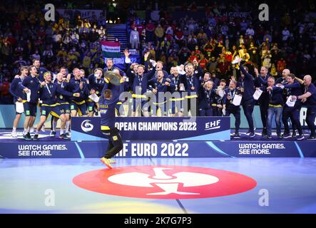 ©Laurent Lairys/MAXPPP - Cérémonie Podium Team Schweden während der EHF Men's Euro 2022, Finales Handballspiel zwischen Schweden und Spanien am 30. Januar 2022 in der Budapest Multifunctional Arena in Budapest, Ungarn - Foto Laurent Lairys / MAXPPP Stockfoto